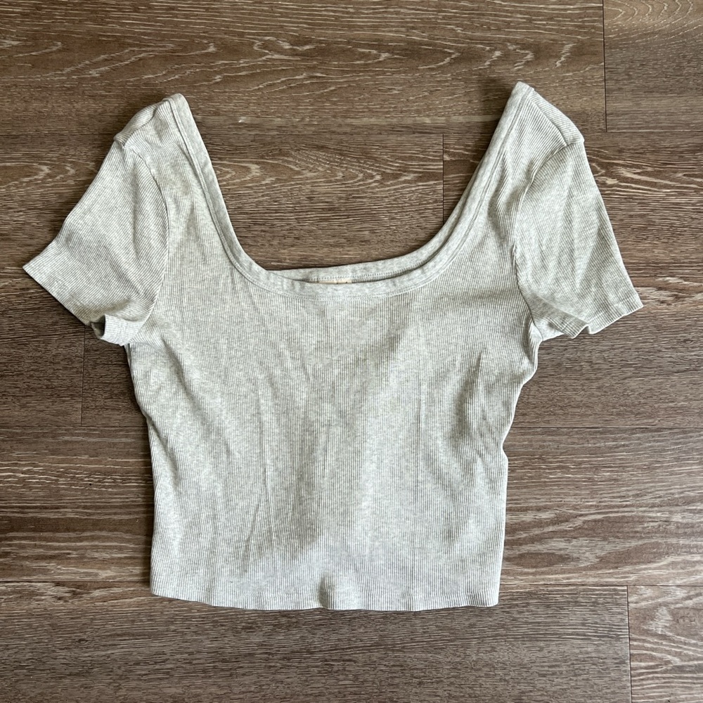 Universal Thread Gray Flutter Sleeve Crop Blouse